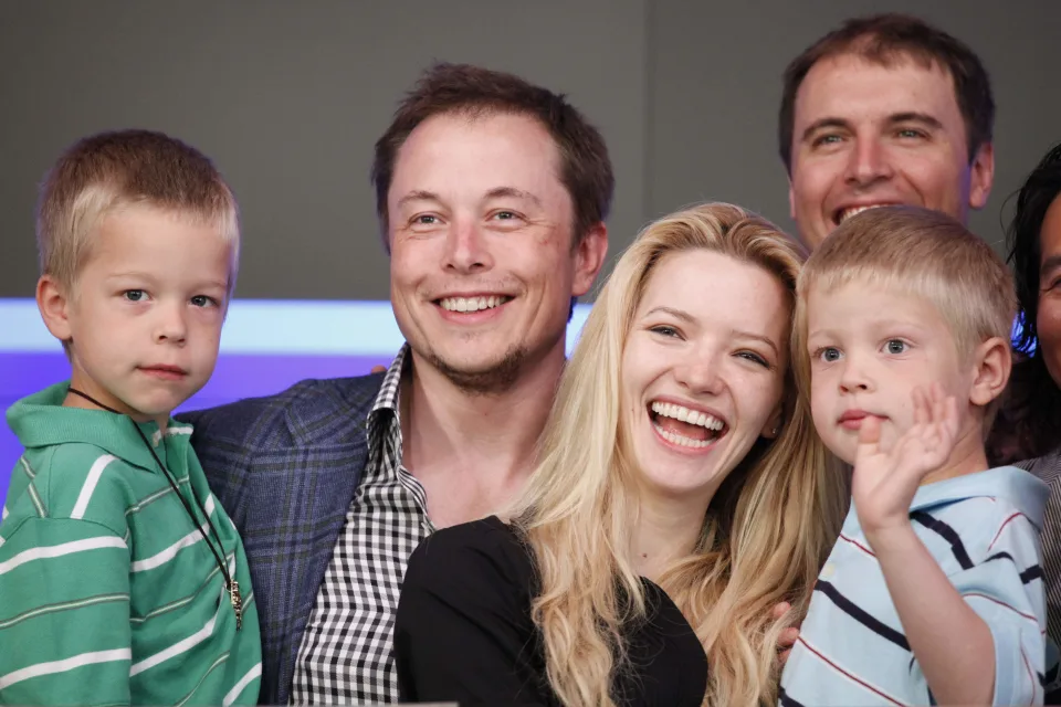 Elon Musk med ex-frun Talulah Riley och hans tvillingsöner