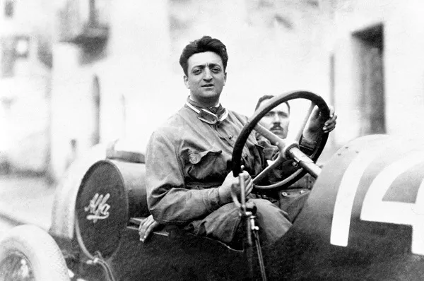 Enzo Ferrari racingporträtt 1918