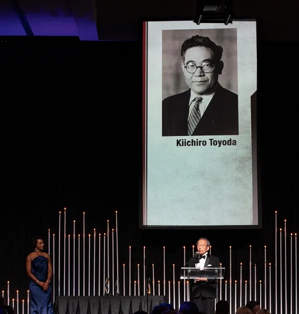 Kiichiro Toyoda introduktionsceremoni till Automotive Hall of Fame 1994