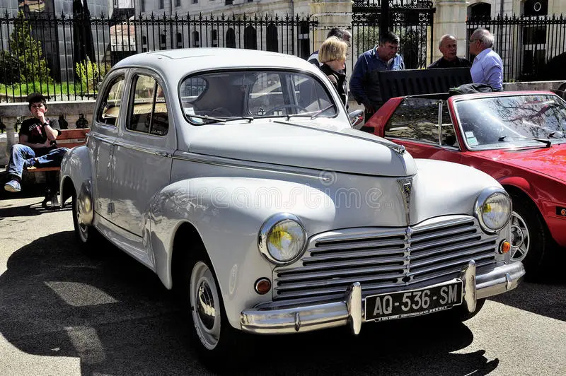 Peugeot 203 lanserades 1948