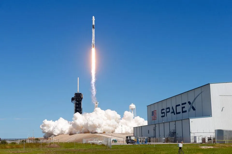 SpaceX Falcon 9-raket med Dragon-moduluppskjutningar