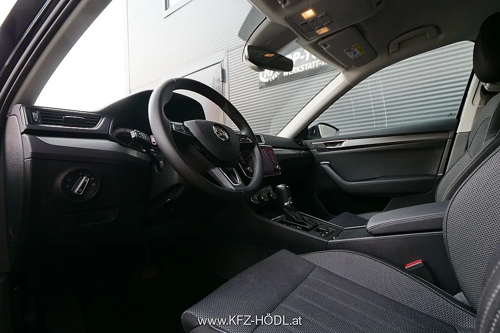 Skoda Superb Kombi 2,0 TDI Style DSG Image 10