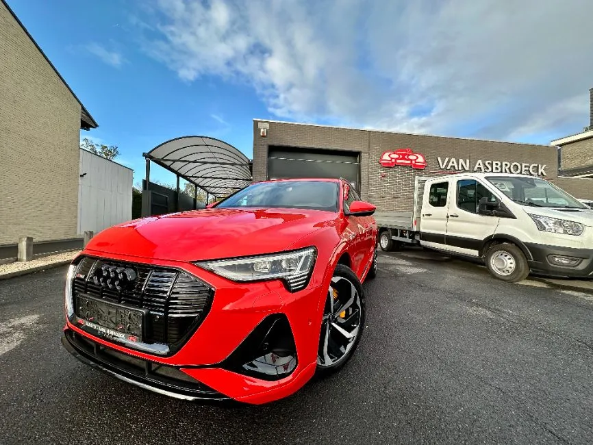 Audi e-tron S-Line Image 1