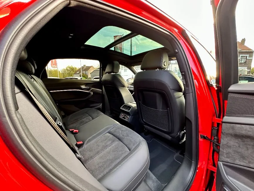 Audi e-tron S-Line Image 8