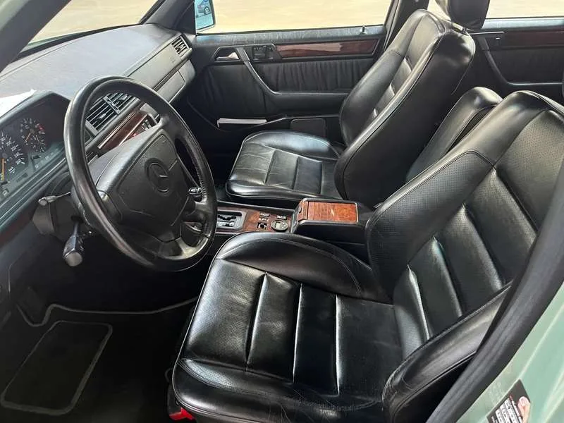 Mercedes-Benz E 500 Oldtimer Image 9