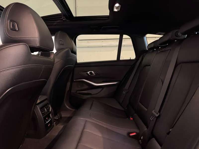 BMW 330 i Touring - MSport/Pano/Leder/ActCruise/Trekh/HiFi Image 13