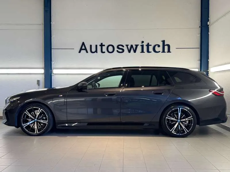 BMW 530 e xDrive Touring - M Sport/Driv.Ass.+/B&W/Trekhaak Image 3