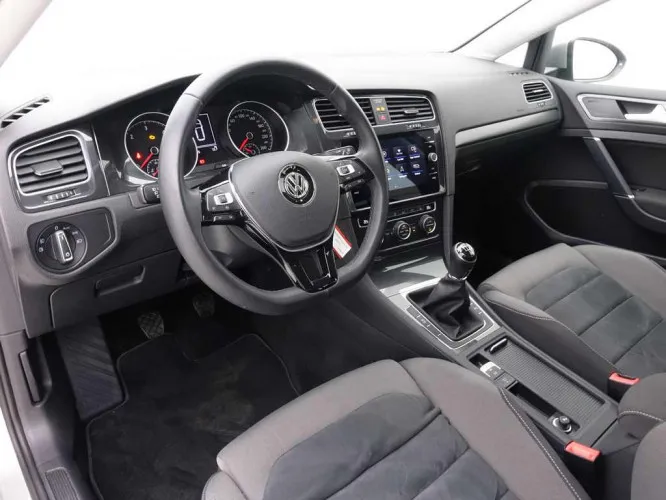Volkswagen Golf Variant 1.6 TDi 115 Comfortline + GPS + Sport Seats + LED Lights Image 9