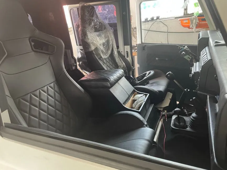 Land Rover Defender Pick Up Truck Crew Cab 110 Image 10