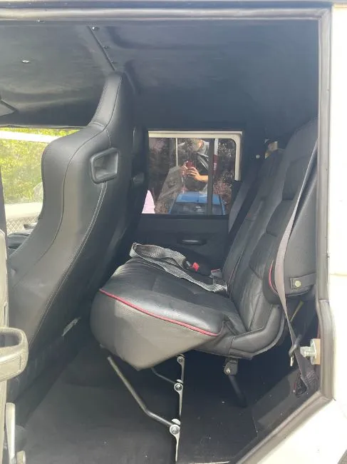 Land Rover Defender Pick Up Truck Crew Cab 110 Image 4