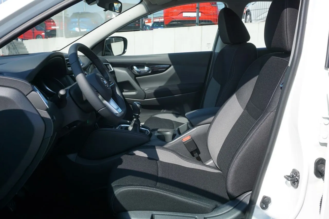 Nissan Qashqai 1.3 DIG-T...  Image 9