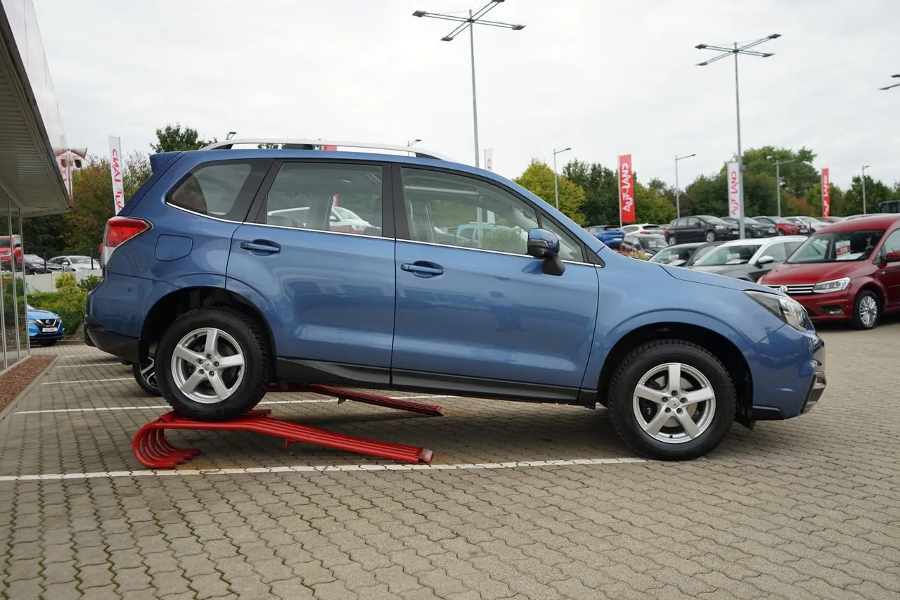 Subaru Forester 2.0i Exclusive 4x4...  Image 2