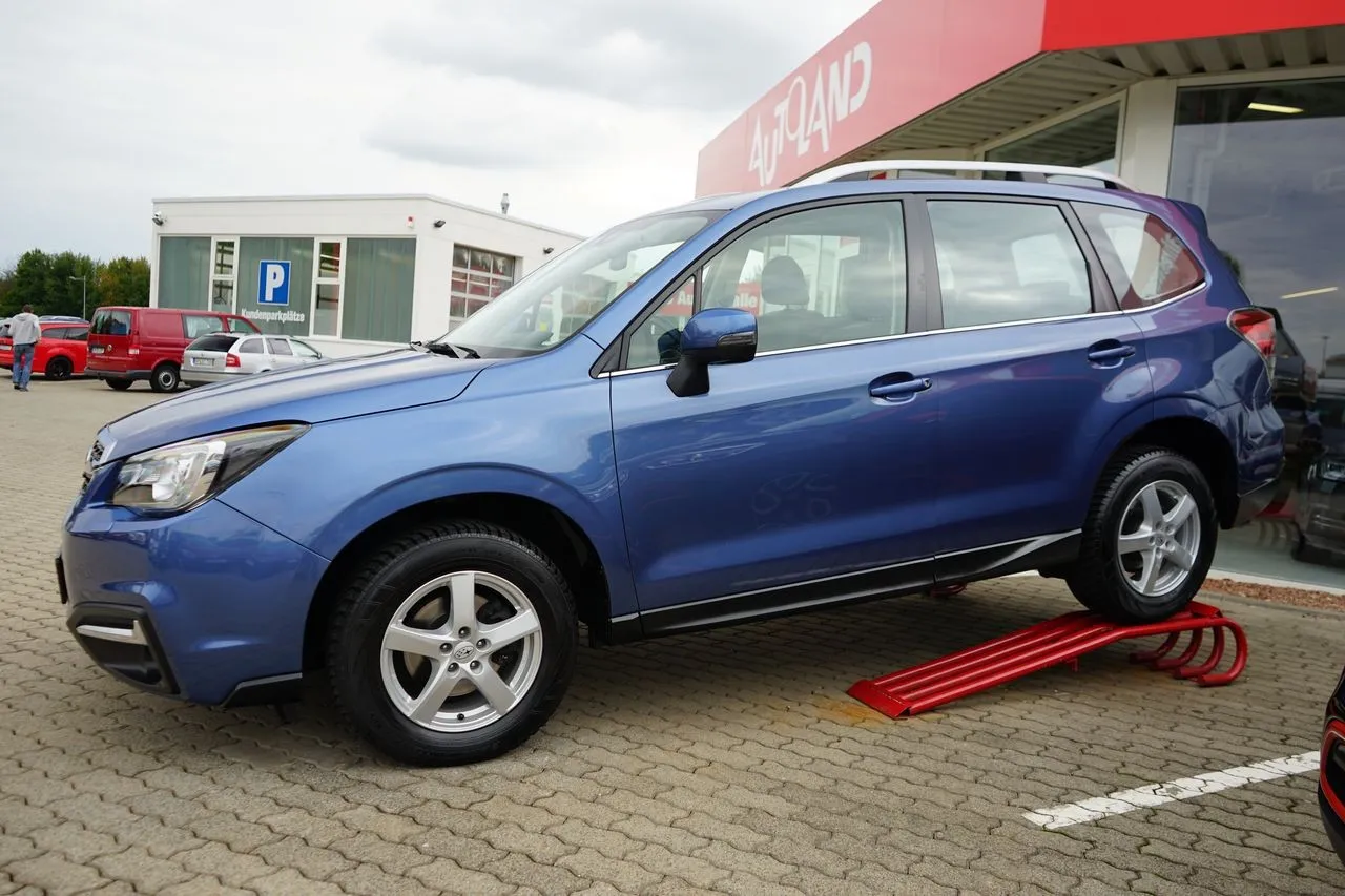 Subaru Forester 2.0i Exclusive 4x4...  Image 3