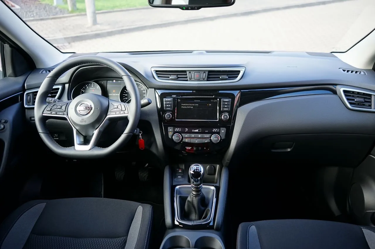 Nissan Qashqai 1.3 DIG-T...  Image 9