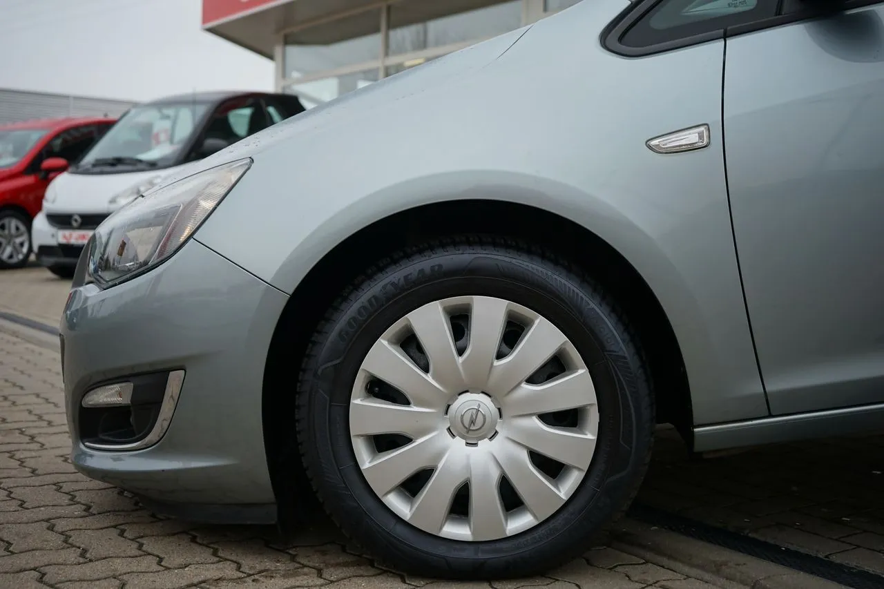 Opel Astra J 1.4 2-Zonen-Klima Navi...  Image 7