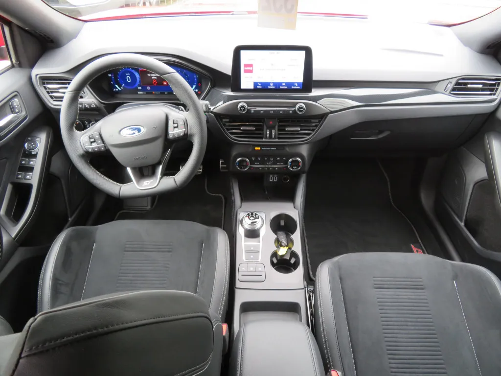 Ford Focus TURNIER 2.3 ST*STYLING PAKET*PERFORMANCE* Image 8