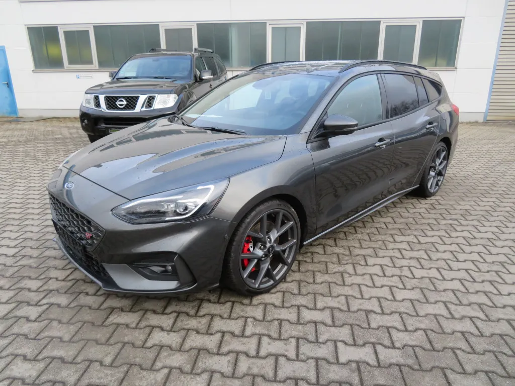 Ford Focus TURNIER 2,3 ST*STYLING PAKET*PERFORMANCE* Image 3