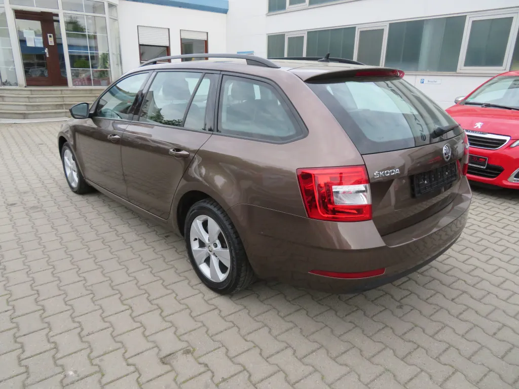 Skoda Octavia COMBI 1.4 TSI DSG AMBITION*NAVI*PDC* Image 9