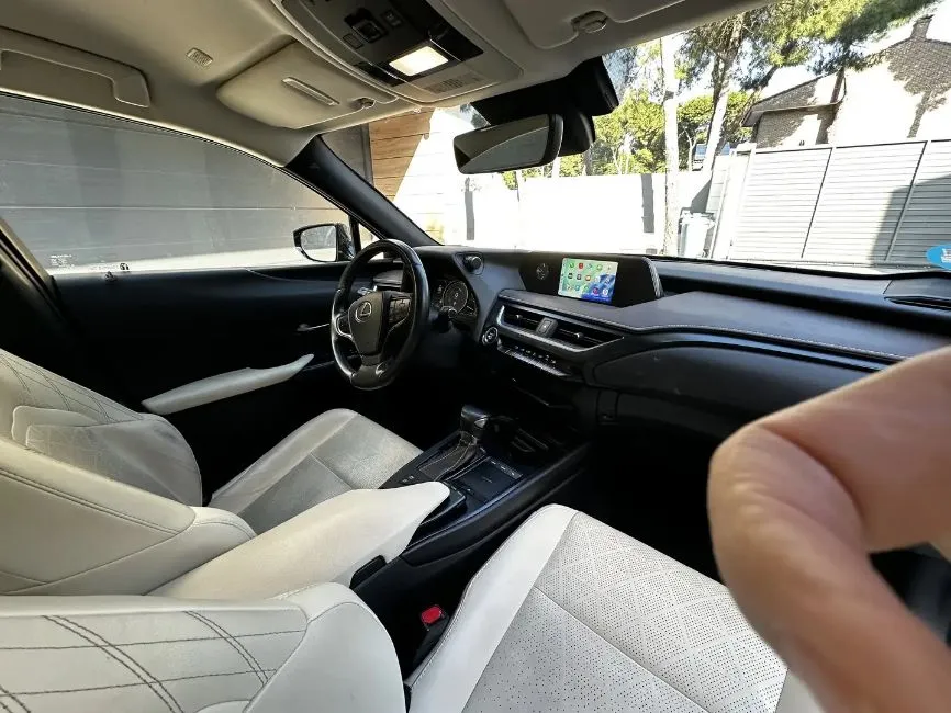 Lexus UX 250h Business Navigation 2WD Image 6