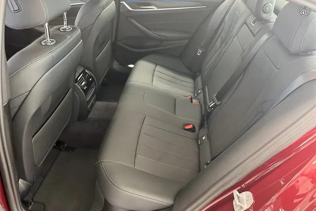 BMW 530 G30 Sedan 530e xDrive A Charged Edition M Sport *Individual-väri, Luminous- ja Convenience-paketit* Image 9