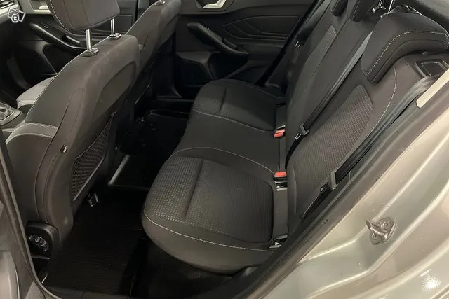 Ford Focus 1,0 EcoBoost 125 hv M6 Trend 5-ov * Navi / Winter-paketti* Image 9