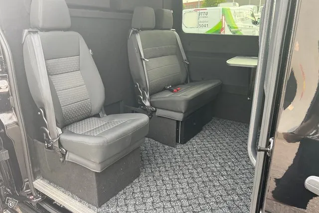 Ford Transit Van 350 2,0 TDCi 185 hv A6 Etuveto Limited L3H2 3,39 *Lectica 1+4 retkeilyauto / Hyvät varusteet* Image 9