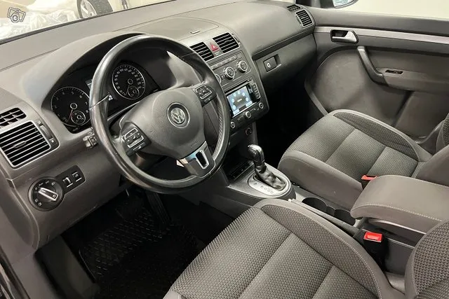 Volkswagen Touran Family Edition 1,4 TSI 103 kW (140 hv) DSG-automaatti * 7 paikkainen / Panoramakatto* Image 8