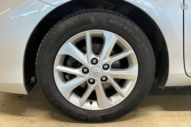 Toyota Auris Touring Sports 1,6 Active*Moottorinlämmitin / Navi / Vakkari / P-Kamera* Image 9