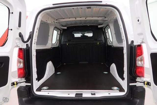 Toyota Proace Active L2 1,5D 100 5ov 2510 - ALV 24% / Webasto / Vanerointi / Kahdet renkaat Image 9