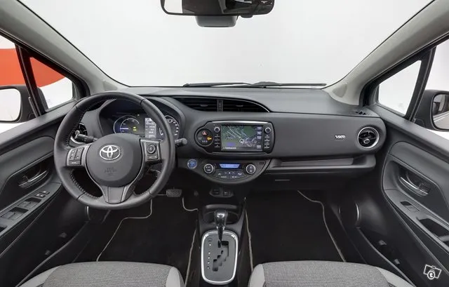 Toyota Yaris 1,5 Hybrid Y20 Edition - / 1-OMISTAJA / LOHKO / TÄYDELLINEN MERK HUOLTOKIRJA / PKAMERA / VAKKARI / Image 9
