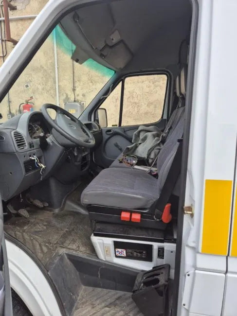 Mercedes-Benz Sprinter 413 4X4 Image 6