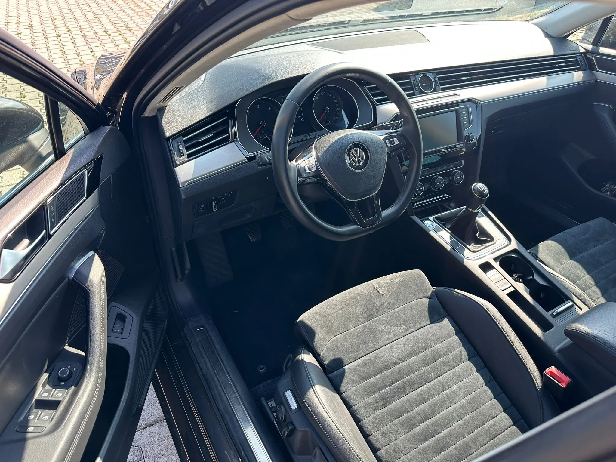 Volkswagen Passat 1.6 HDI KREDITI NA LICU MESTA Image 5