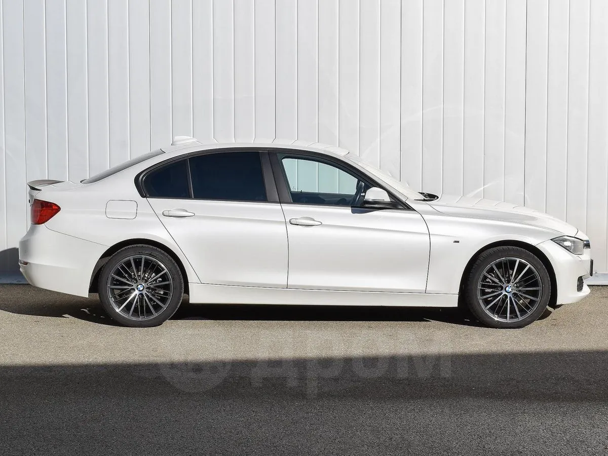 BMW 3-Series  Image 9