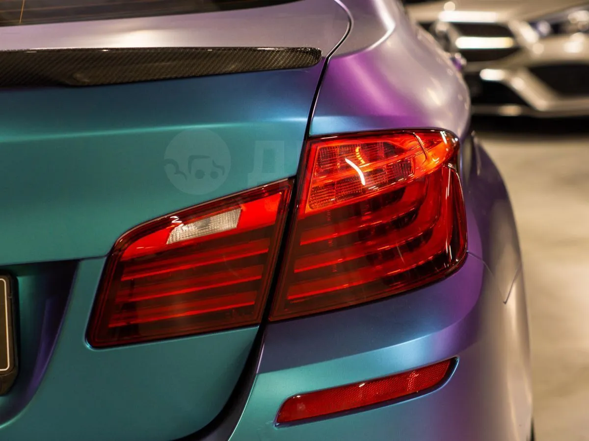 BMW 5-Series  Image 10