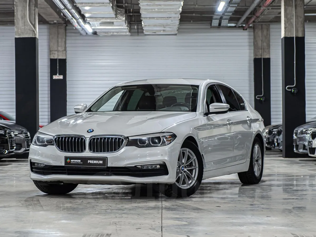 BMW 5-Series  Image 2