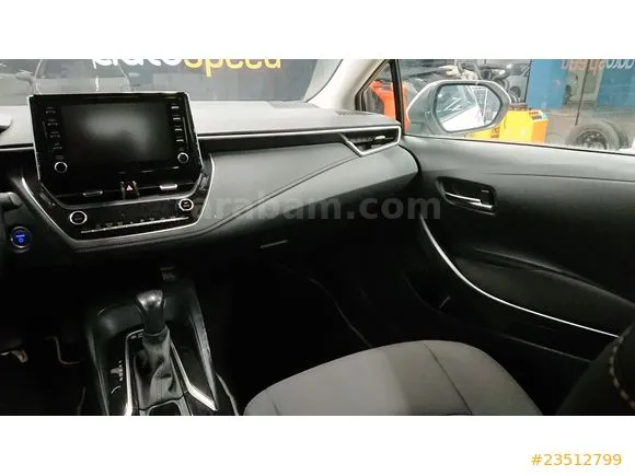 Toyota Corolla 1.8 Hybrid Dream Image 10