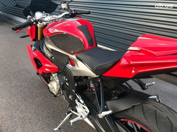 BMW S  Image 4