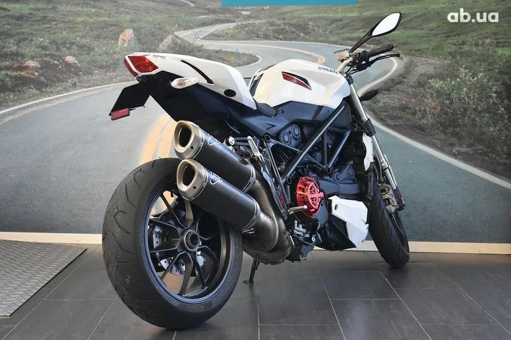 Ducati Streetfighter  Image 5
