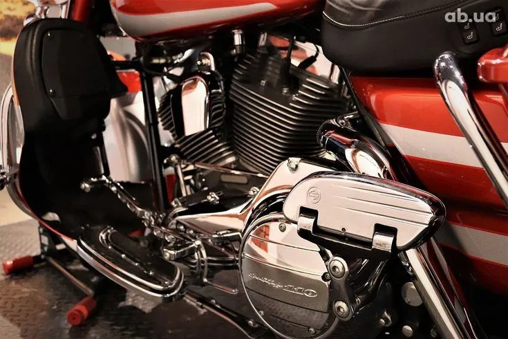 Harley-Davidson FLHTCU  Image 4