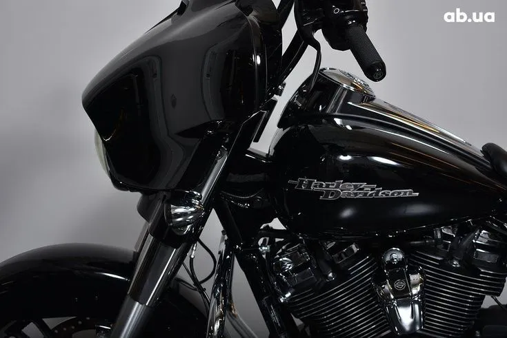 Harley-Davidson FLHXS  Image 7